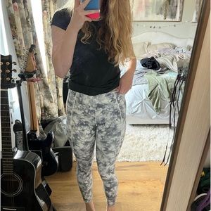 ATHLETA Salutation Stash Grey/White Marble Leggings, size M